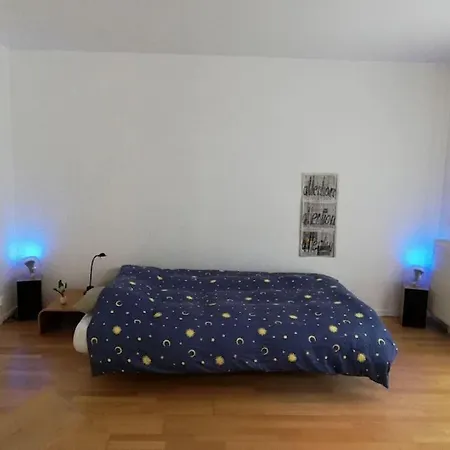 Grand Studio Avec Balcon Proche Montmartre Apartment